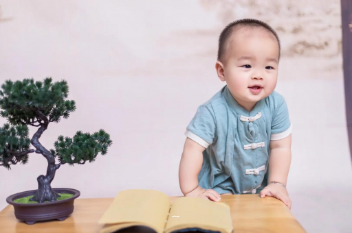 荆门宝宝抓耳朵是什么原因
